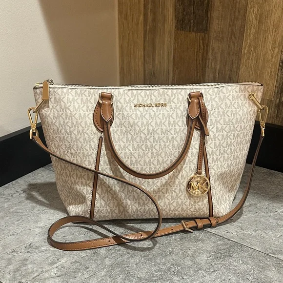 Michael Kors Large Sierra Satchel - Picture 4 of 9